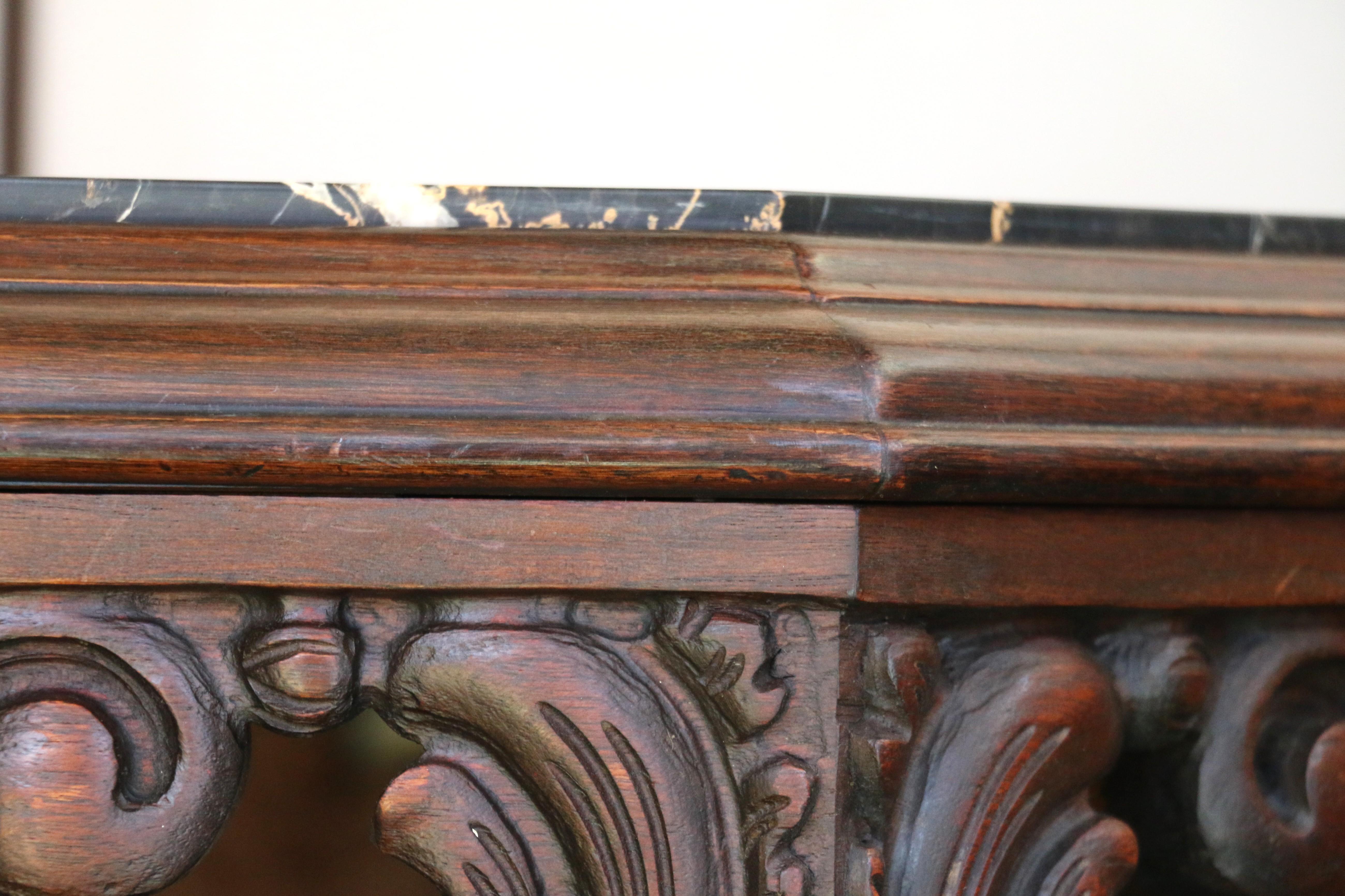 Marbre Table centrale victorienne ancienne en ronce de noyer en vente