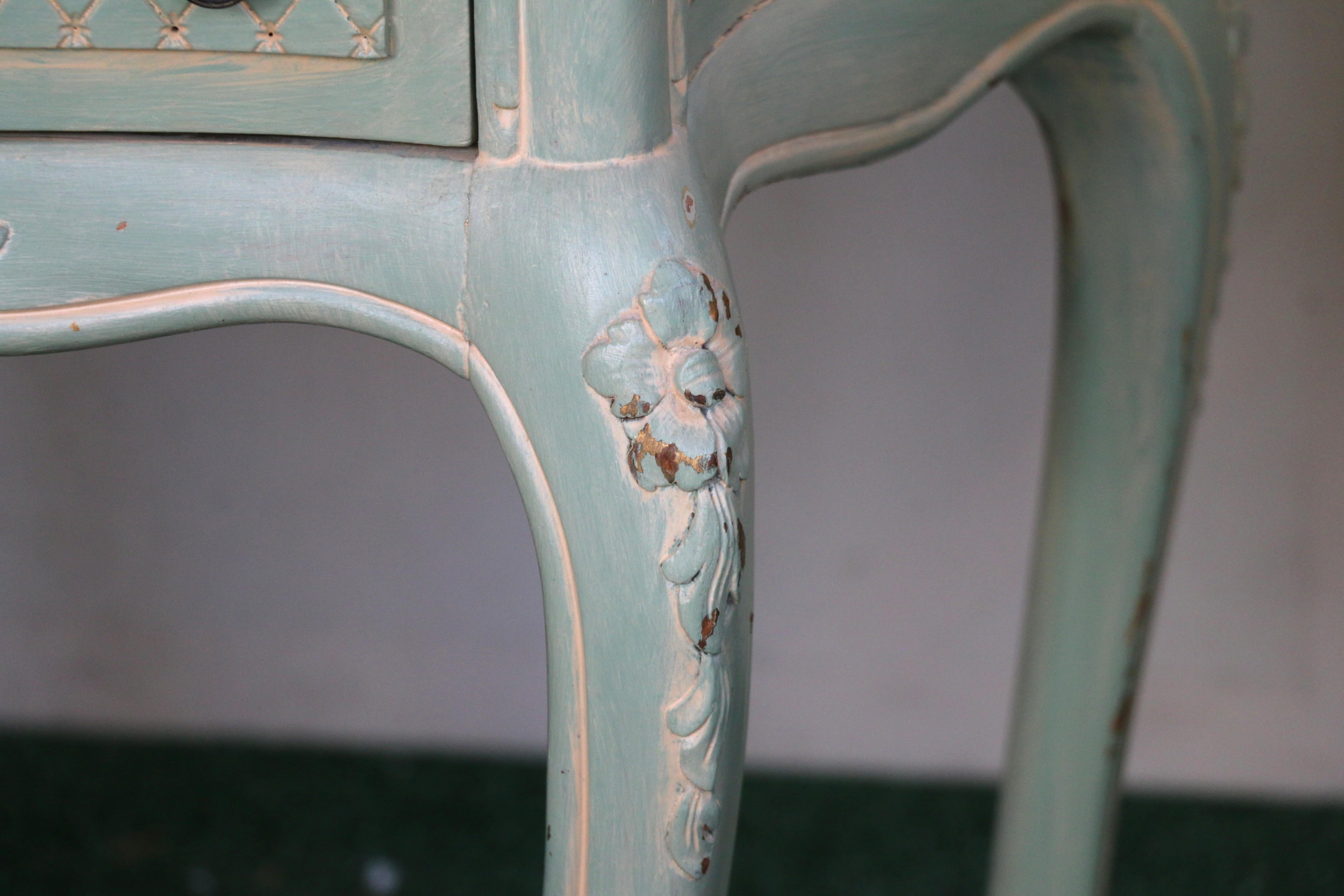 Paire de tables de nuit antiques italiennes avec dessus en marbre en vente 6