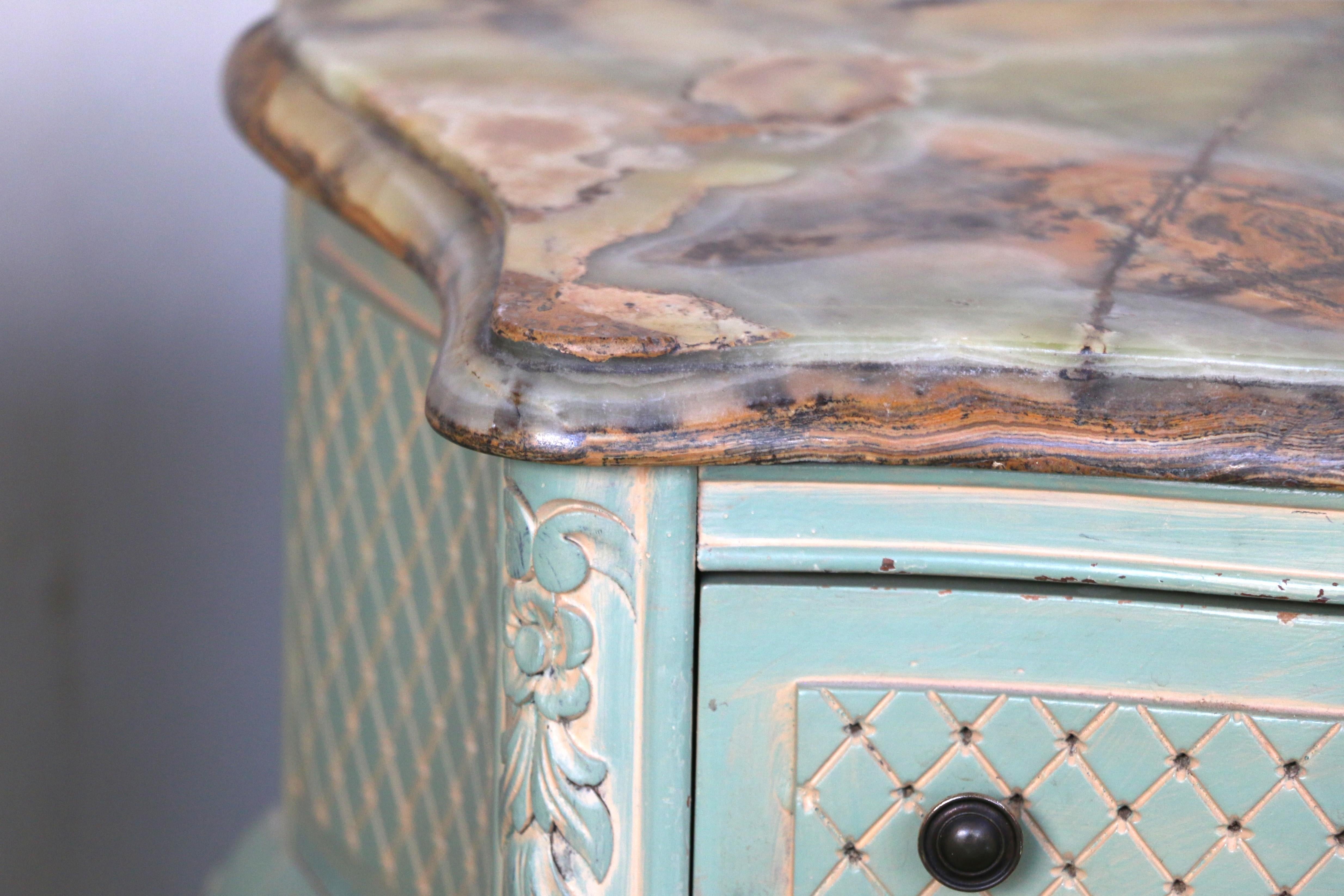 Paire de tables de nuit antiques italiennes avec dessus en marbre en vente 8