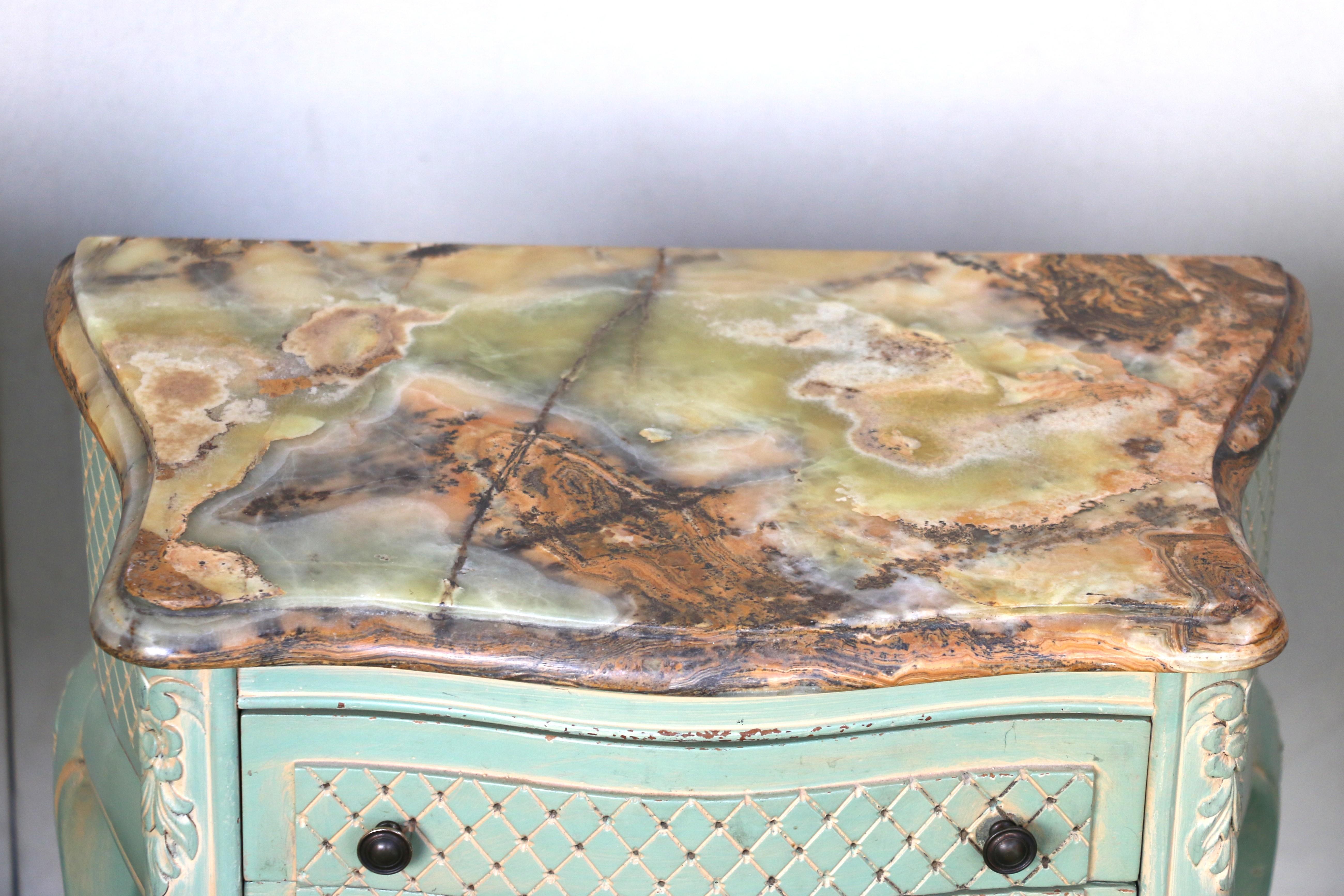 Paire de tables de nuit antiques italiennes avec dessus en marbre en vente 9
