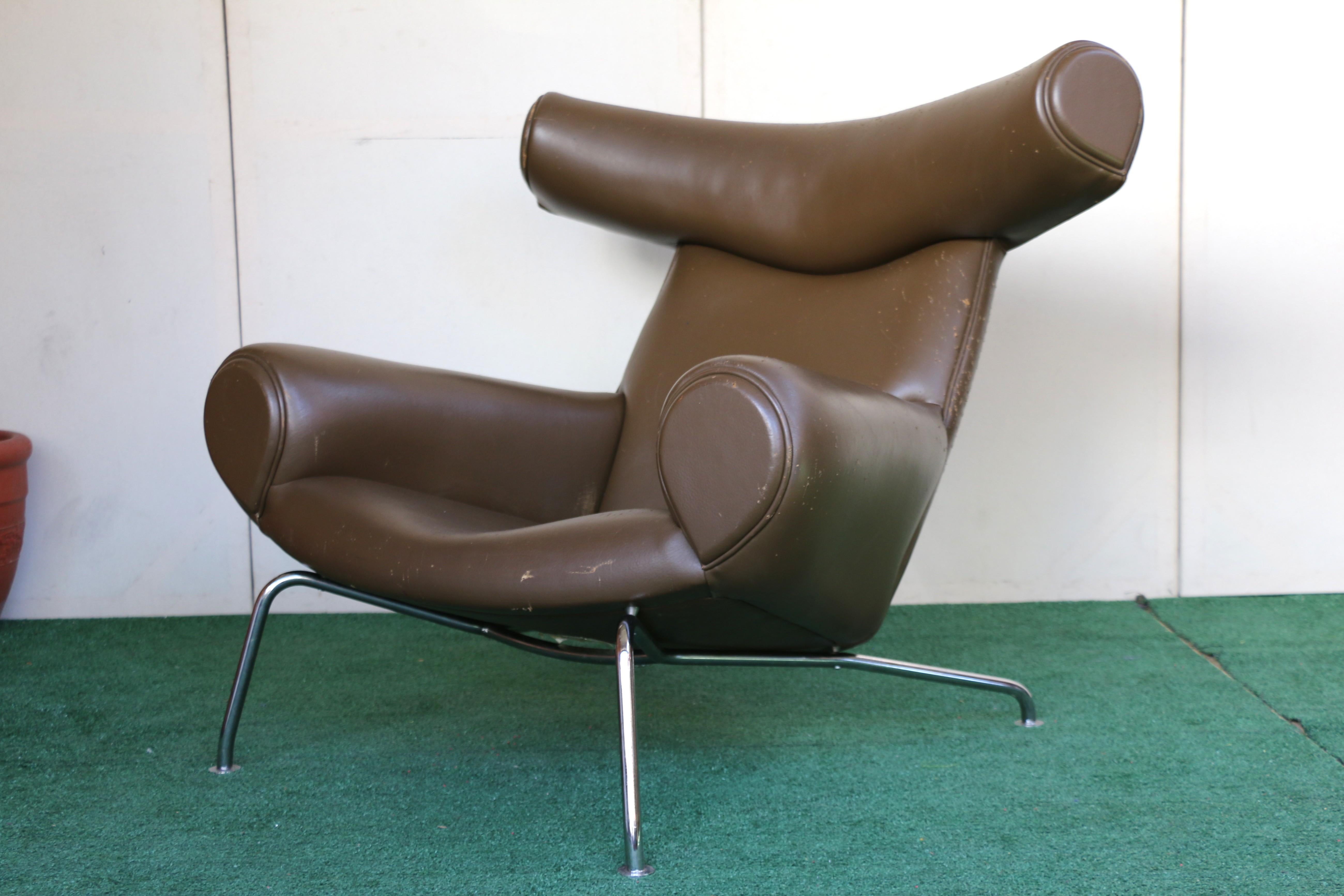 Chaise longue en forme de bœuf avec ottoman par Hans J. Wegner, Danemark, années 1970 Bon état - En vente à North Hollywood, CA