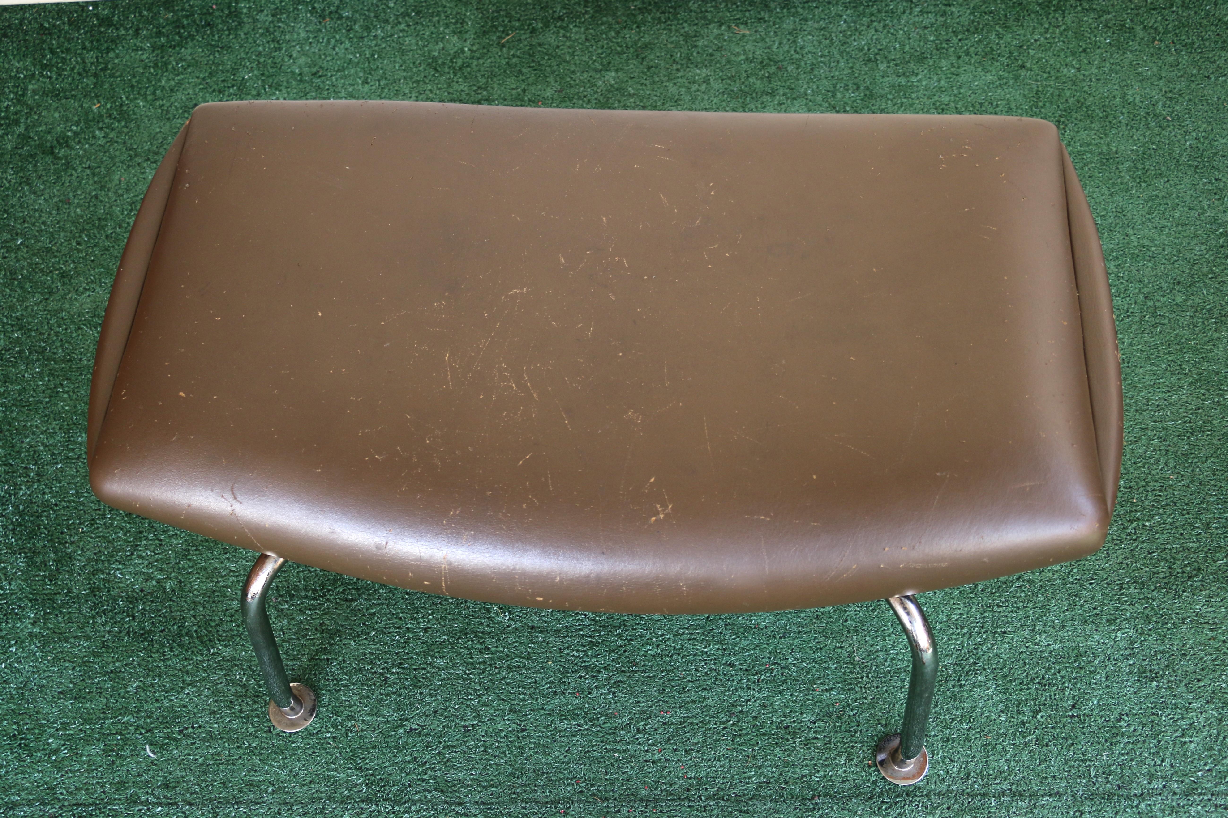 Chaise longue en forme de bœuf avec ottoman par Hans J. Wegner, Danemark, années 1970 en vente 8