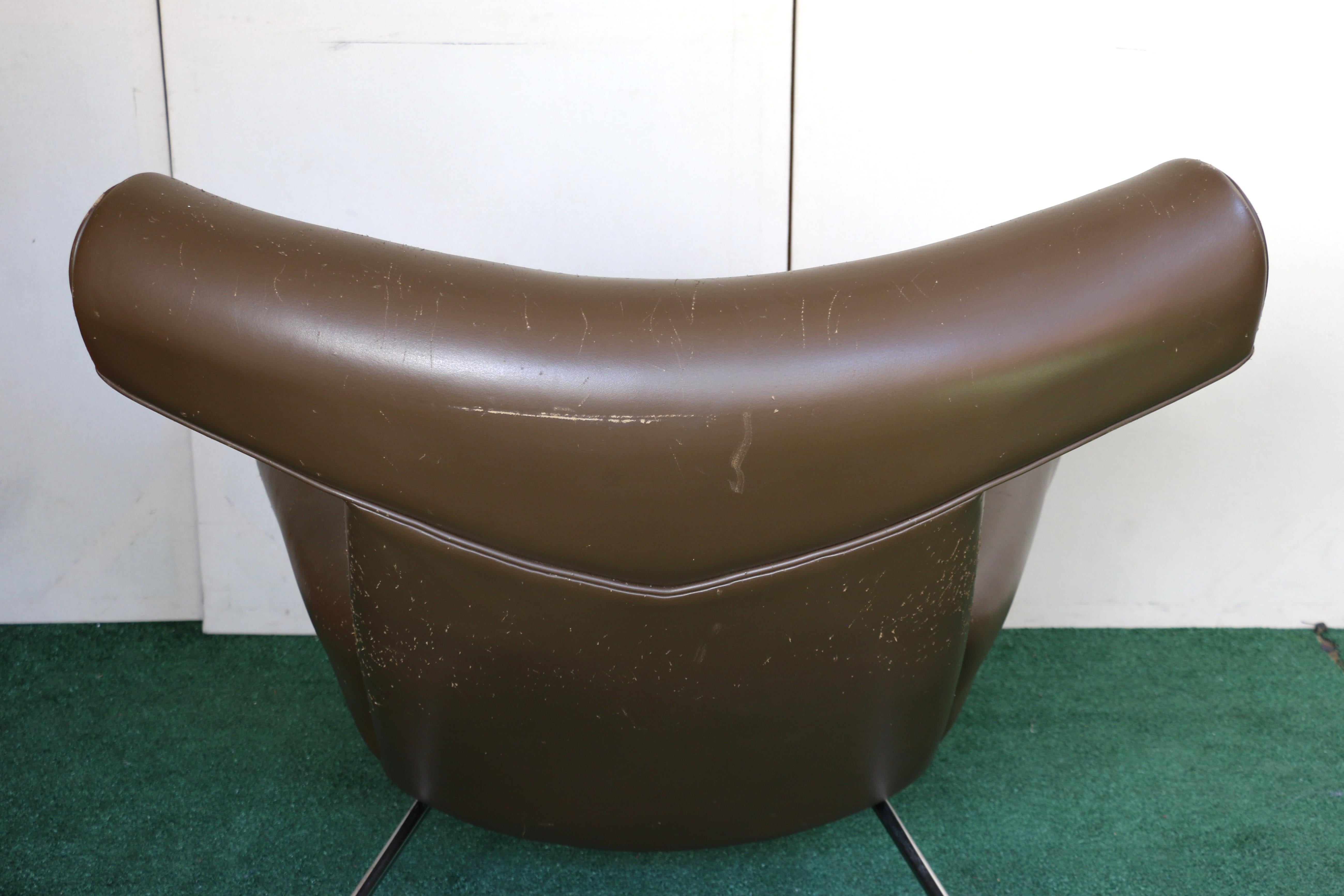 Cuir Chaise longue en forme de bœuf avec ottoman par Hans J. Wegner, Danemark, années 1970 en vente