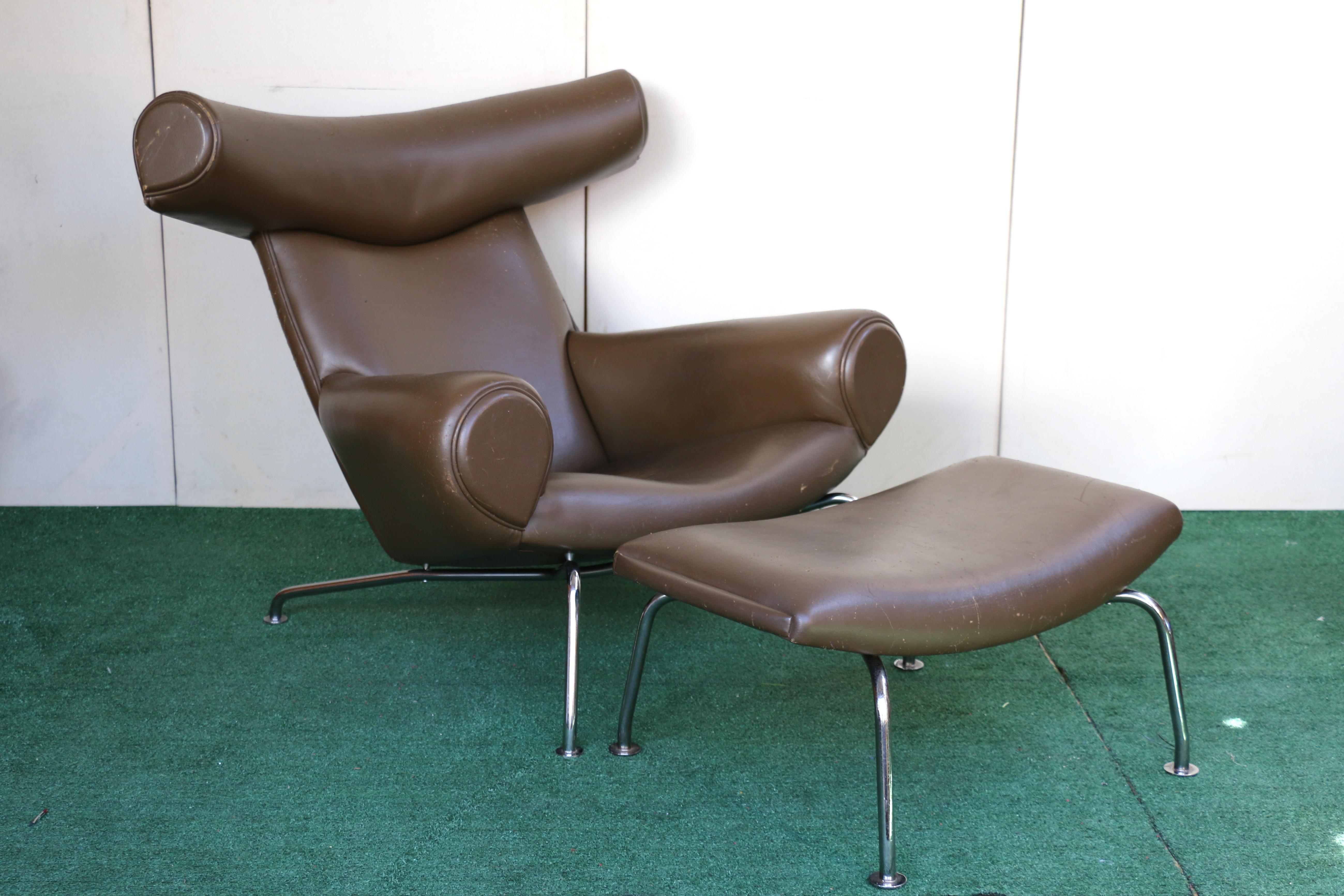 Mid-Century Modern Chaise longue en forme de bœuf avec ottoman par Hans J. Wegner, Danemark, années 1970 en vente