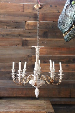 Lampadario a 8 luci in legno dipinto e ferro battuto dorato, in stile neoclassico italiano, anni '40