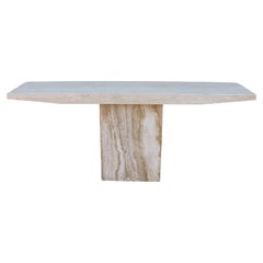 Mesa consola italiana de los años 70, de estilo posmoderno, con pedestal de travertino beige
