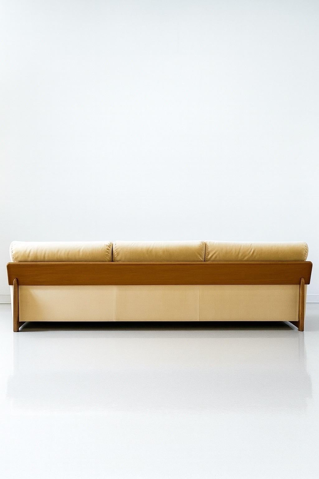 Moderne Sofa 3 places de Mobil Girgi avec tapisserie en velours Baker JP&G en vente