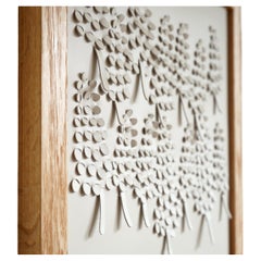 Traubenhyazinth, ein Stück 3D-Skulpturen-Wandkunst aus cremefarbenem Leder