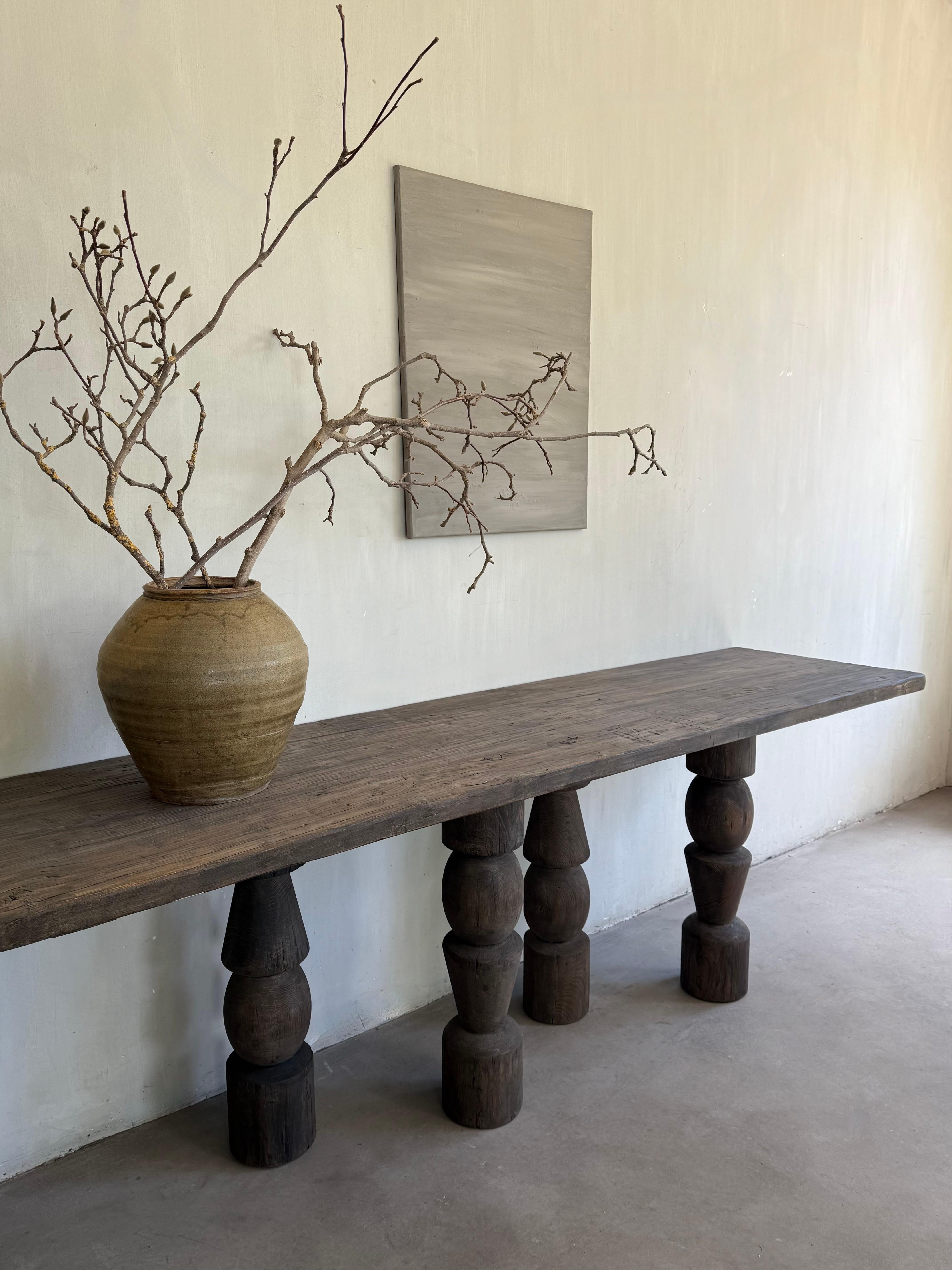 Belge Ancienne console avec base sculptée en vente