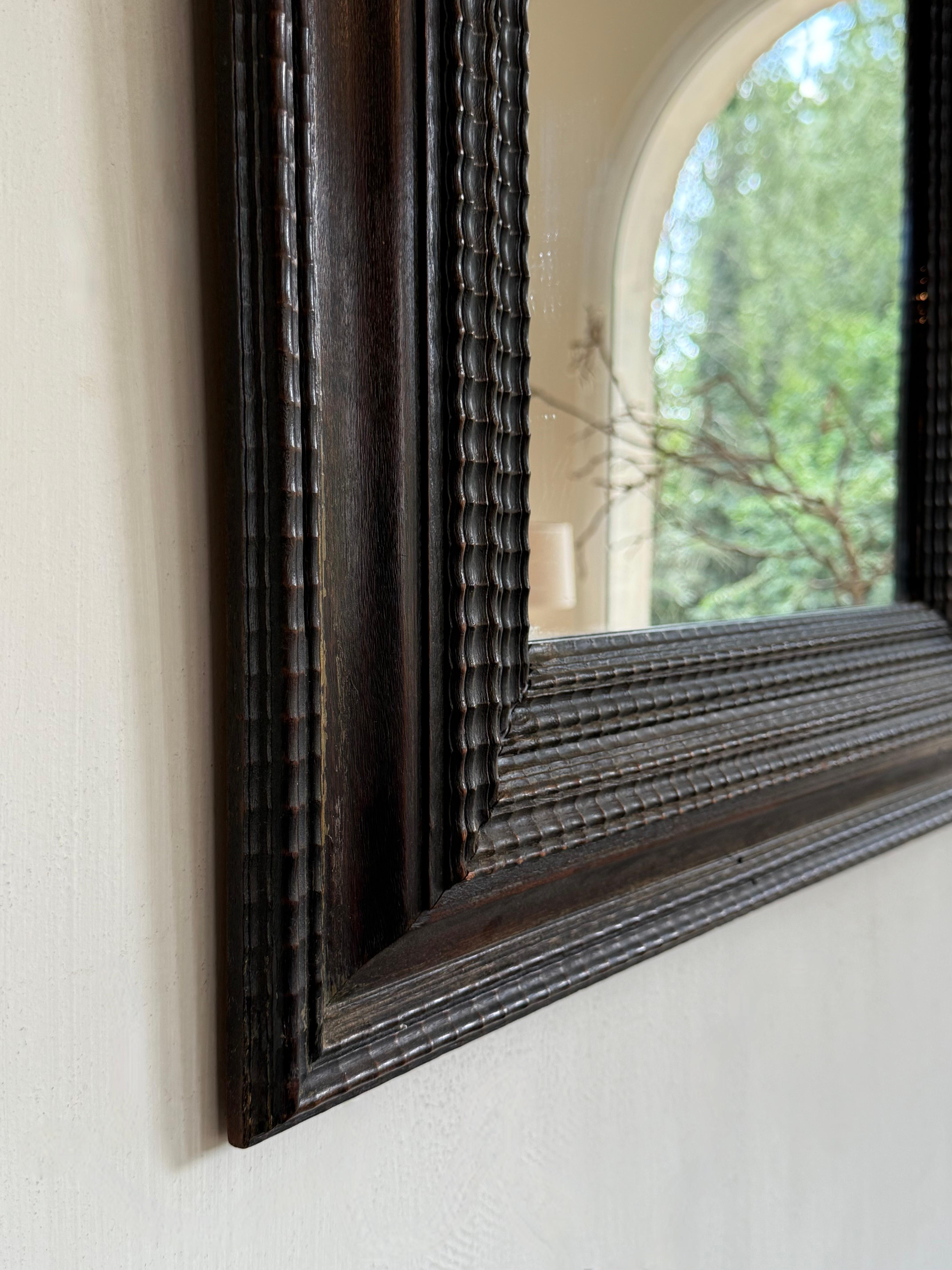 Ébénisé Miroir italien du 19e siècle à moulures ondulées en vente