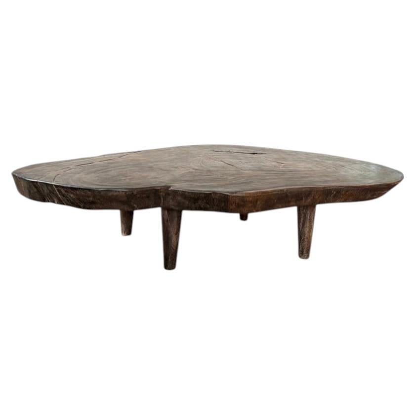 Tavolino minimalista in rovere antico marrone scuro a forma di ostrica
