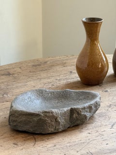 Bol en pierre bleue sculpté à la main du XIXe siècle, design minimaliste belge