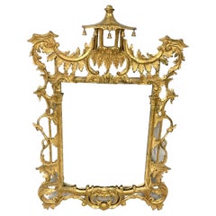 Specchio a forma di pagoda in legno dorato in stile Chippendale cinese