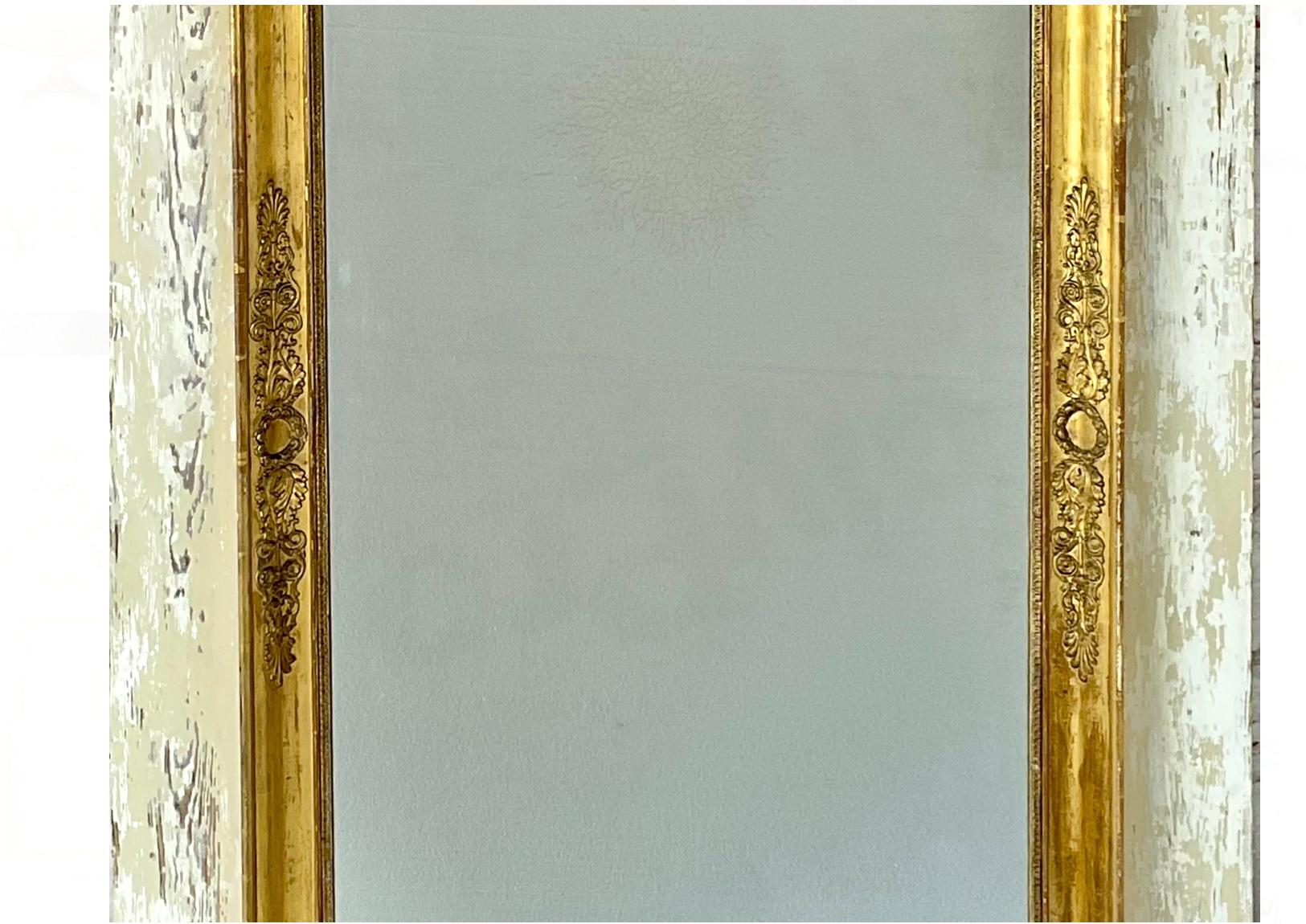 Neoclassico Specchio Trumeau dipinto in Francia e in legno d'orato in vendita