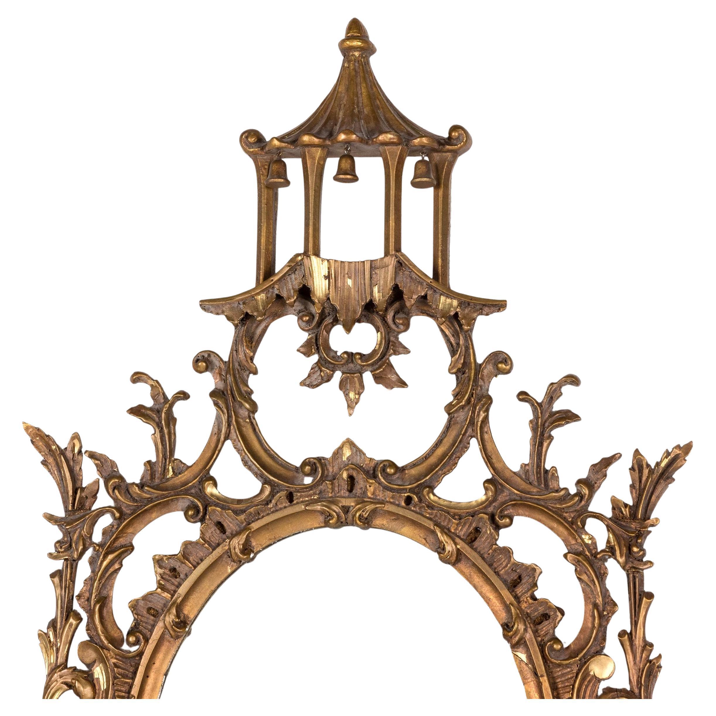 Chippendale chinois Miroir ovale en bois doré de style Chippendale, 20e siècle en vente