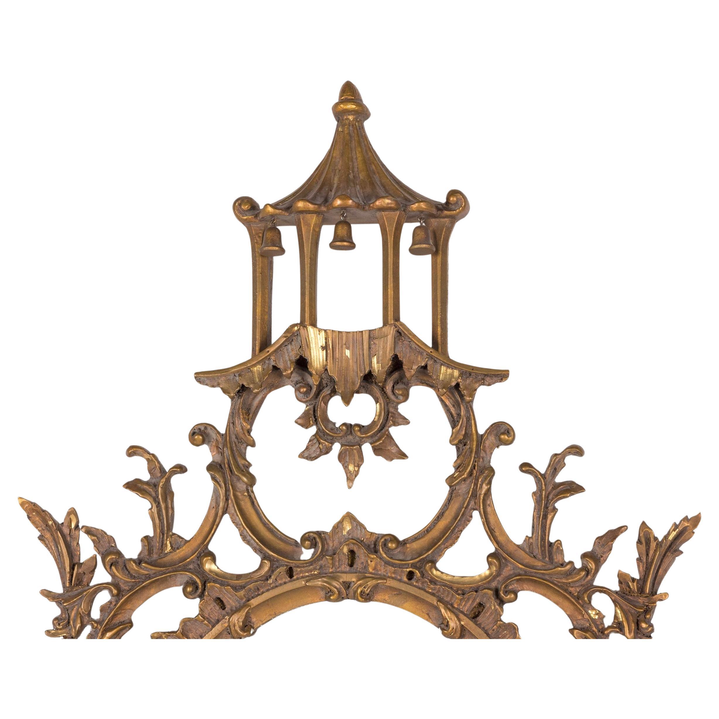 Doré Miroir ovale en bois doré de style Chippendale, 20e siècle en vente