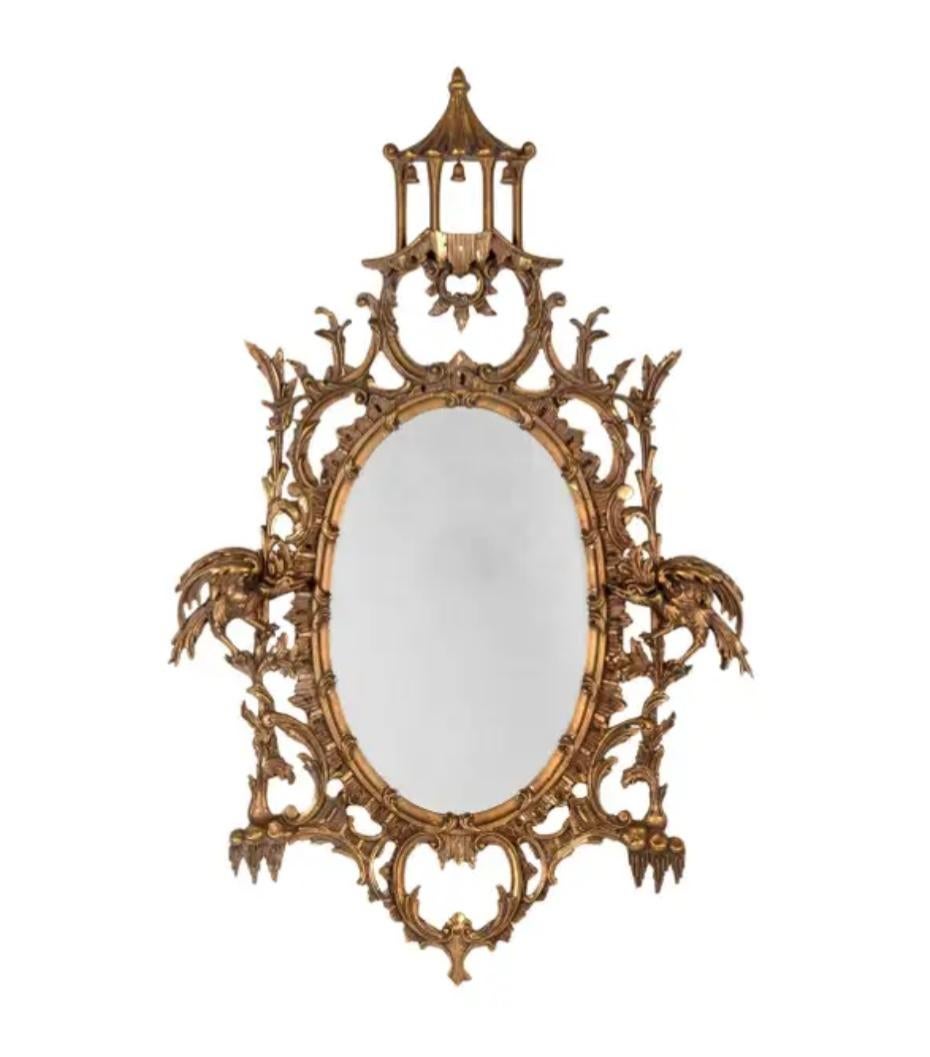 20ième siècle Miroir ovale en bois doré de style Chippendale, 20e siècle en vente
