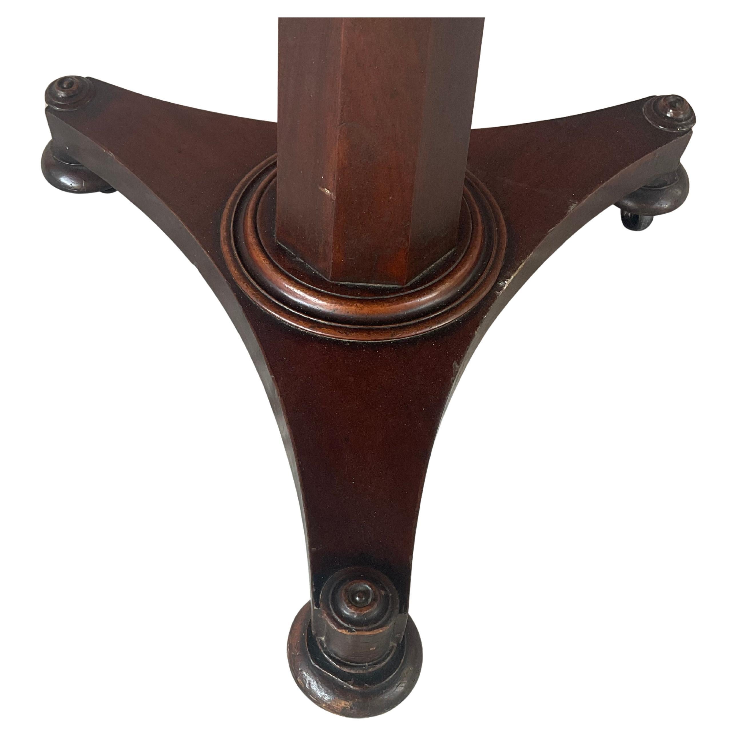 English William IV Mahogany Tilt-Top Table For Sale 4
