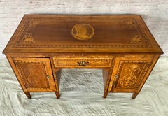 Bureau italien néoclassique du XVIIIe siècle, orné de marqueterie, dans le style de Giuseppe Maggiolini
