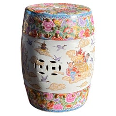 Chinese export Famille Rose porcelain garden stool, 20th century