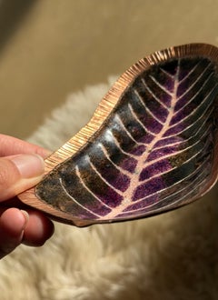 Plato «vide-poche» de cobre hecho a mano, estilo «Mid-Century Modern», con diseño de hojas