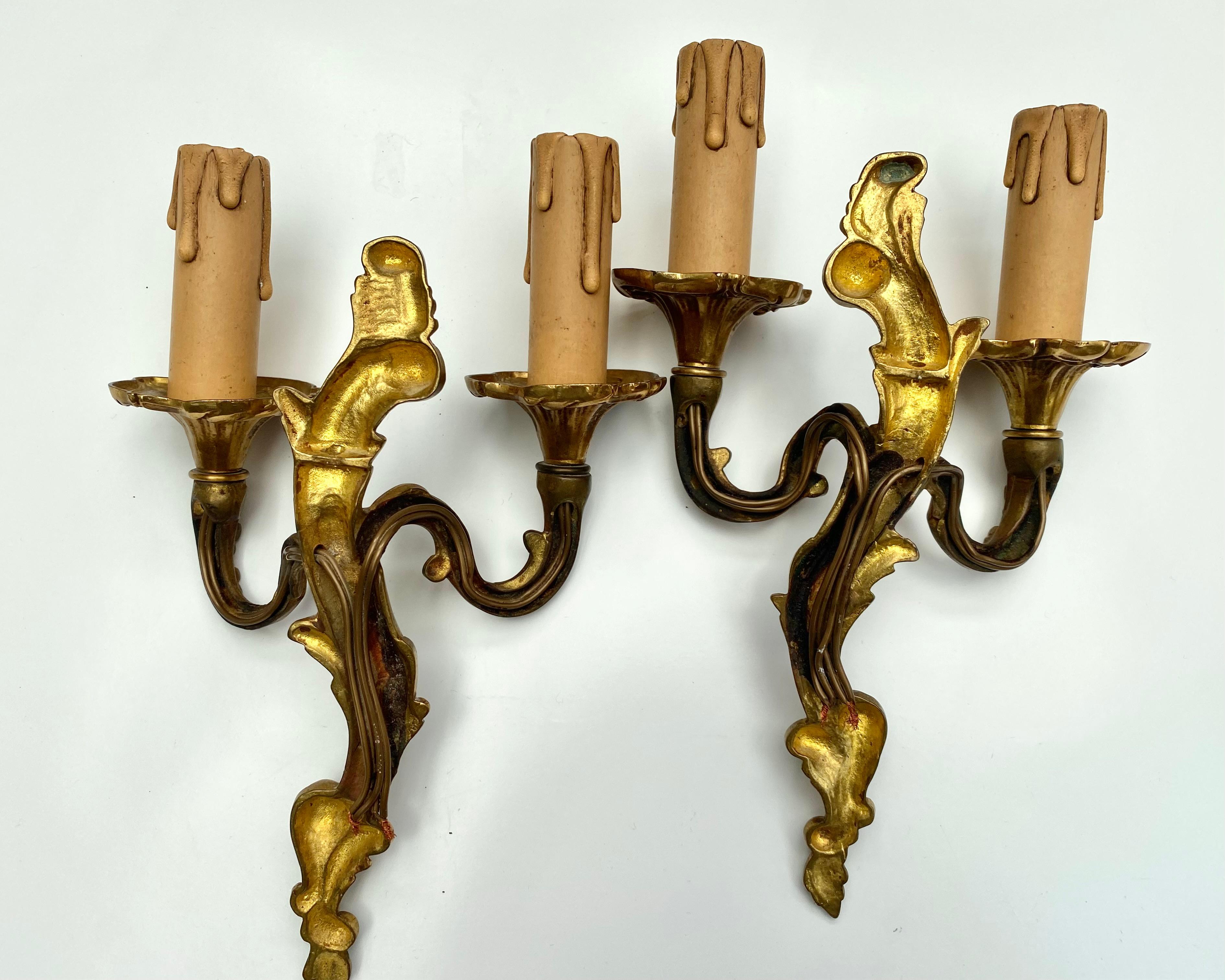 Par de Apliques de Bronce Antiguo French Rococo Rococó en venta
