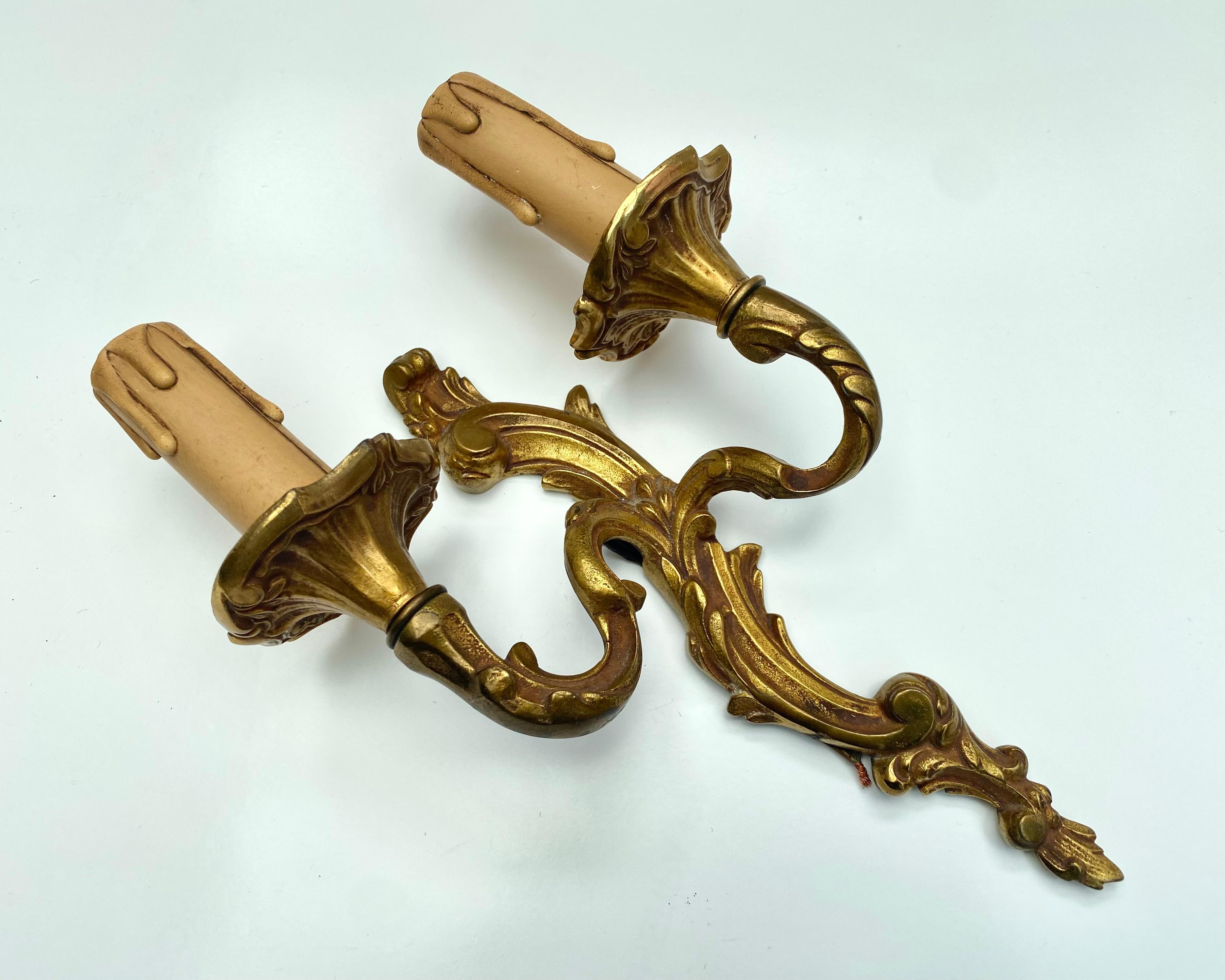 Par de Apliques de Bronce Antiguo French Rococo Francés en venta