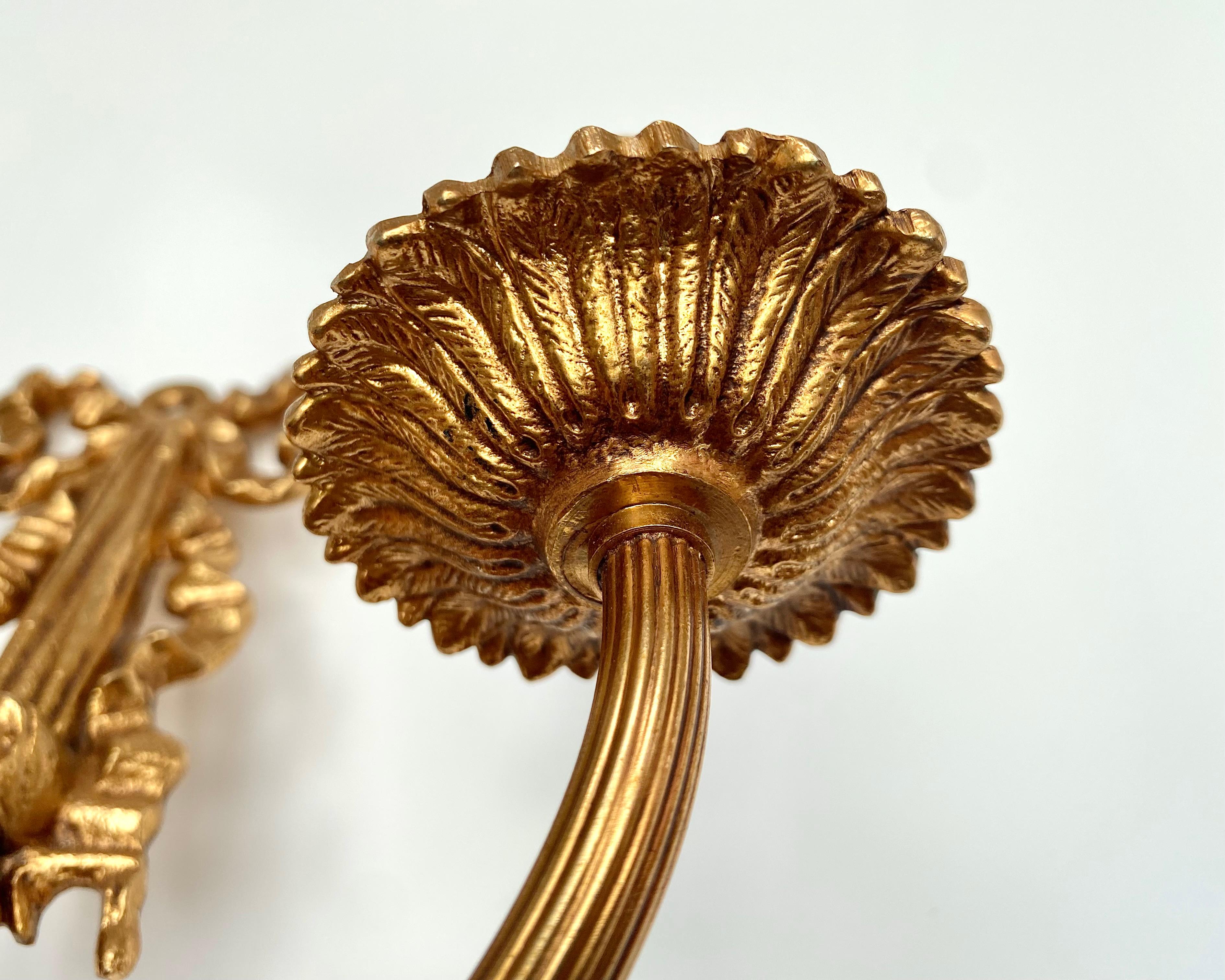 Apliques Vintage Pareja Lámparas de Pared Estilo Luis XVI, Francia, Mediados Siglo XX Bronce en venta