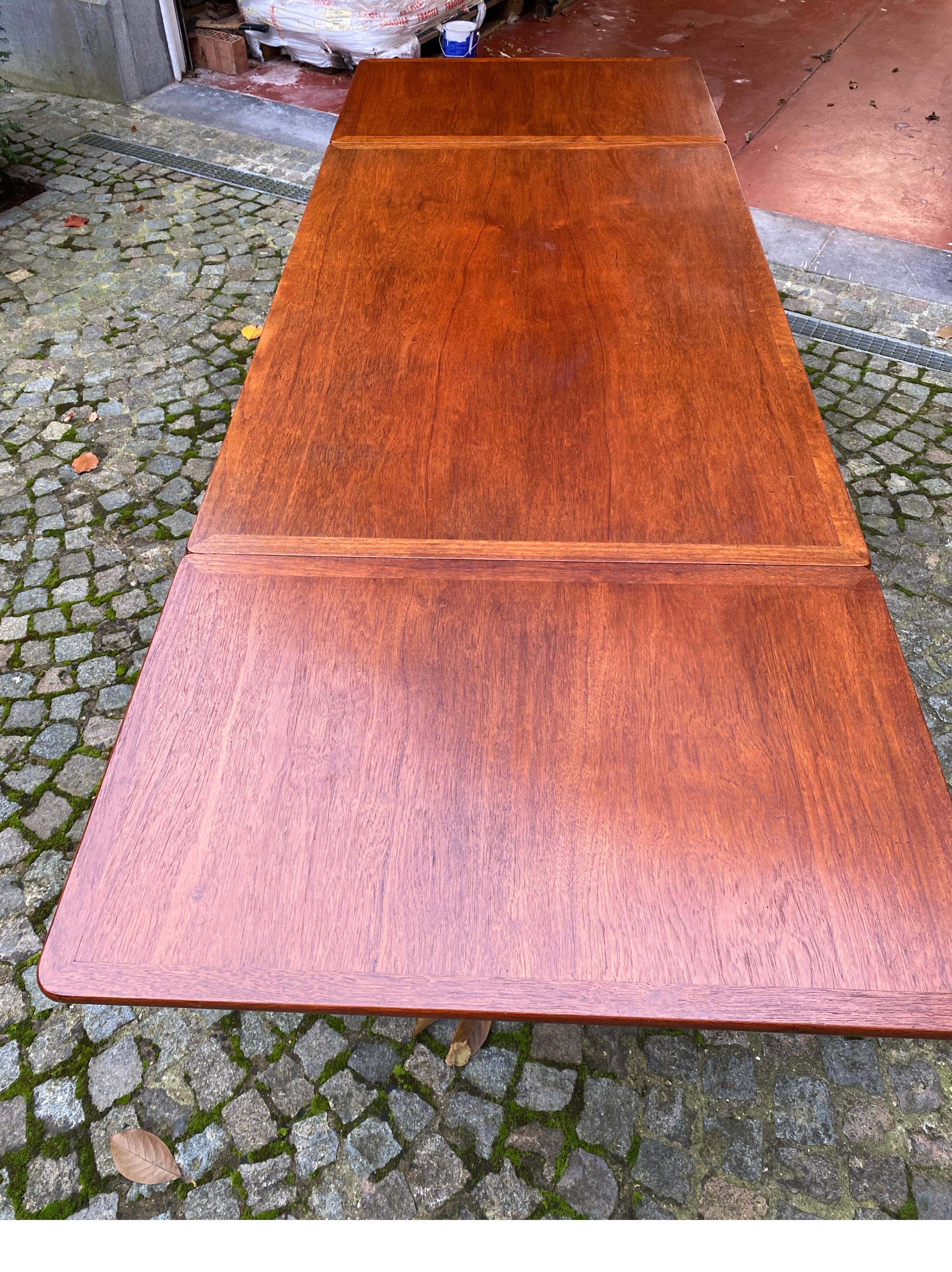Mesa de caballete danesa AT-304 de Hans Wegner Latón en venta