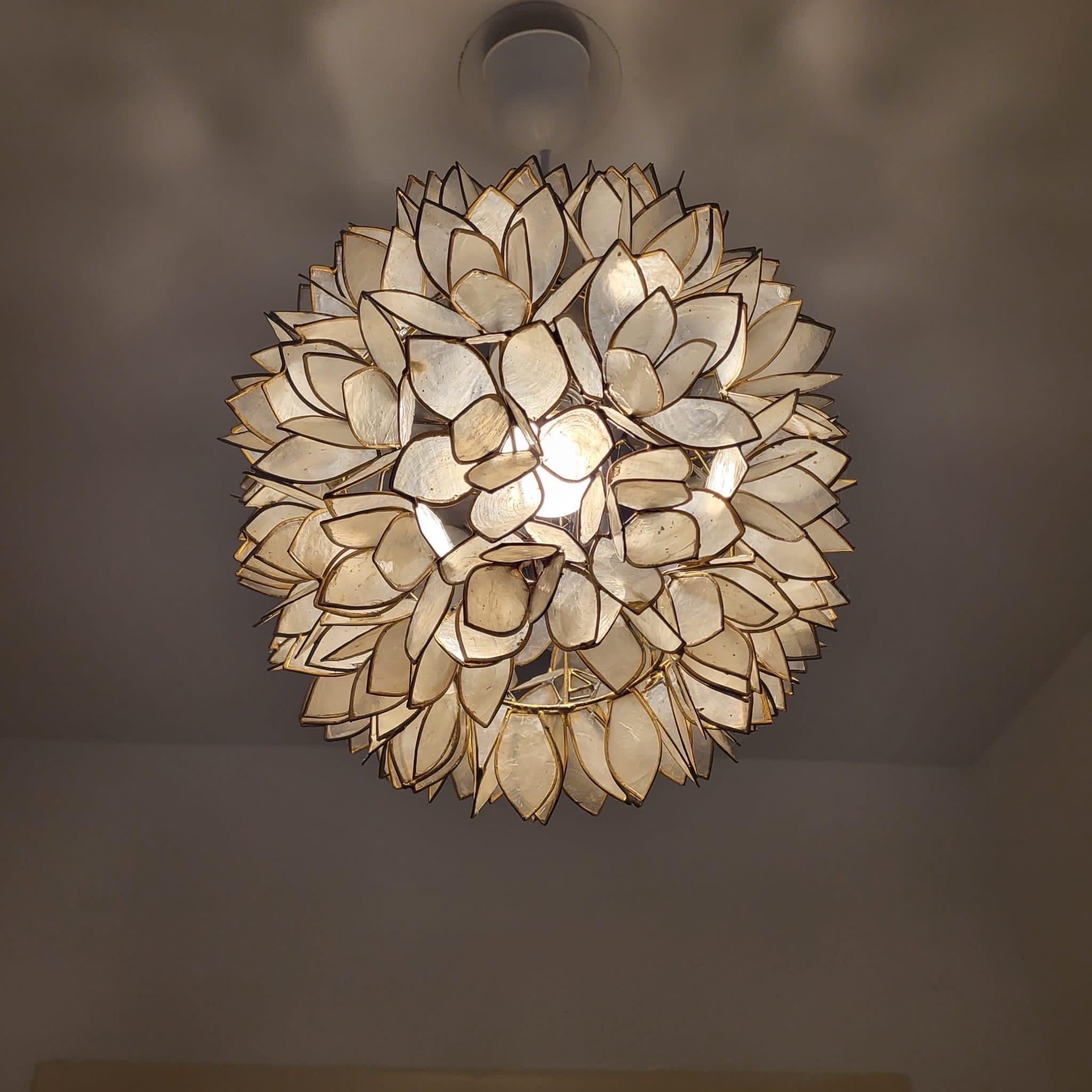 Set of Mother-of-pearl and gilded metal pendant lights For Sale 2
