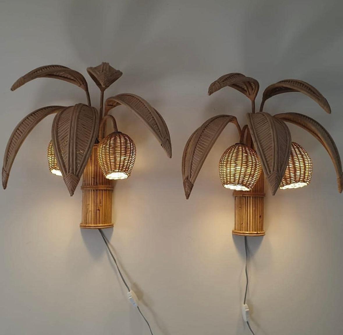 Pair of rattan « coconut tree/ palm tree » sconces In Excellent Condition For Sale In Isle Sur Sorgue, FR