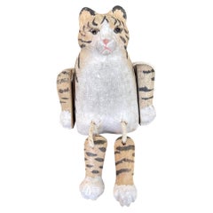 Handgeschnitzte, bewegliche Tiger- oder Katzenfigur aus Holz mit bemalten Details.