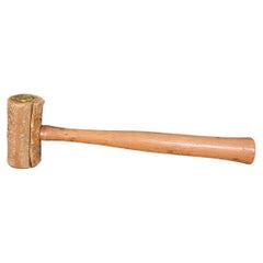 Martello vintage in pelle grezza con manico in legno - Strumento per la lavorazione del cuoio della metà del XX secolo