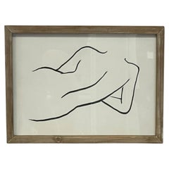 Dibujo a línea de una figura desnuda tumbada, de estilo minimalista contemporáneo, en marco de madera.