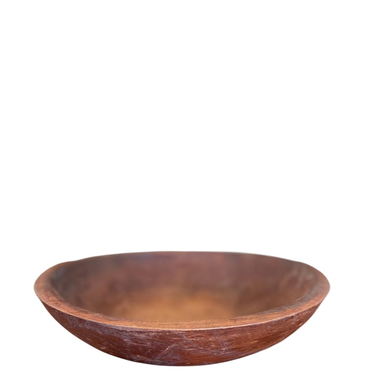 Große, signierte Holz-Teigschüssel aus Munising mit schöner Patina und altersbedingten Rissen. im Angebot bei 1stDibs Deutschland