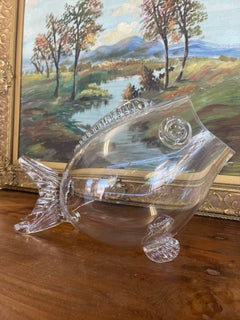 Jarrón con forma de pez de cristal transparente soplado a mano, estilo Blenko, de mediados de siglo.