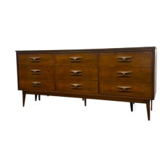 Vintage Mid-Century Walnut Dresser Set – 9-Drawer Lowboy & 5-Drawer Highboy.