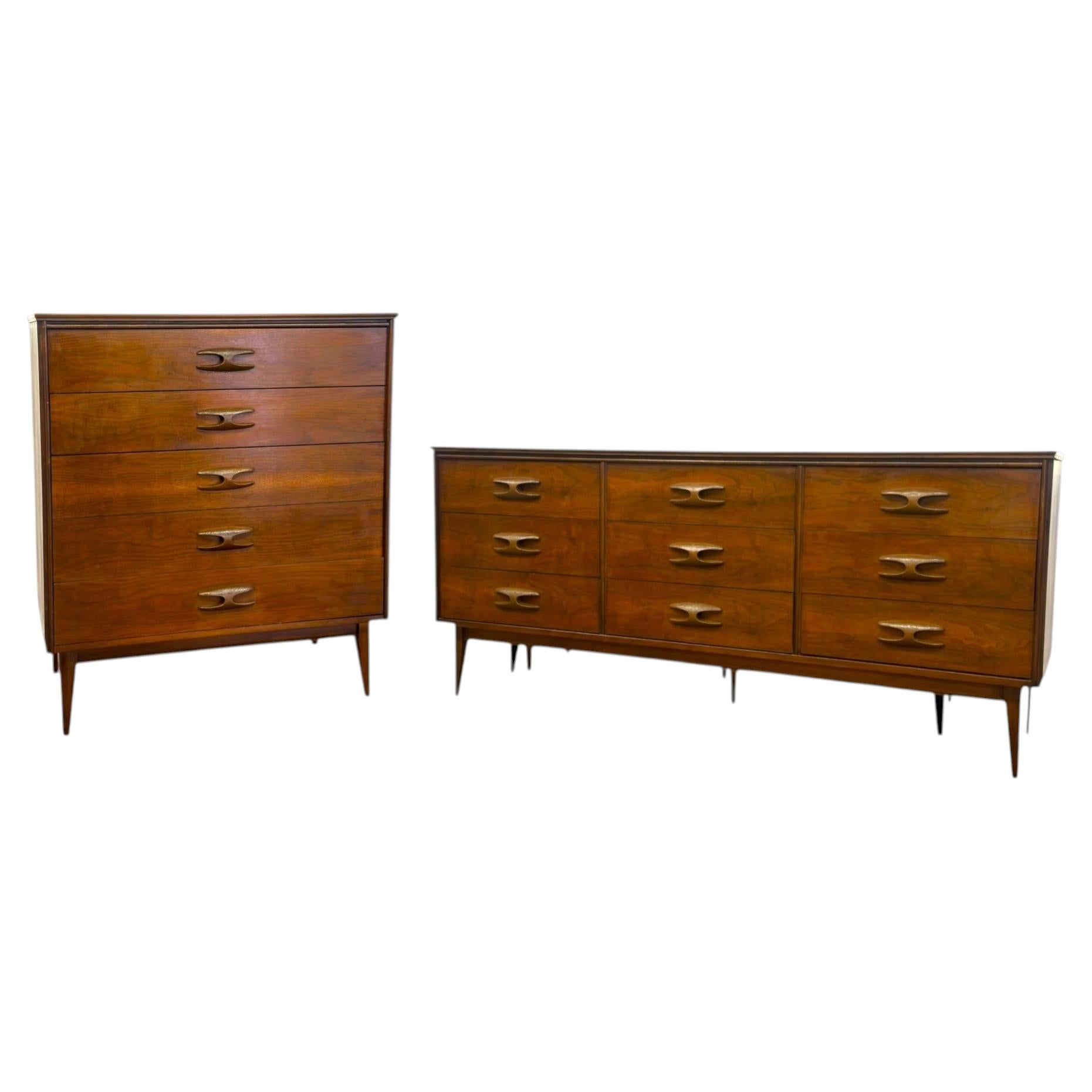 Vintage Mid-Century Walnut Dresser Set – 9-Drawer Lowboy & 5-Drawer Highboy. For Sale