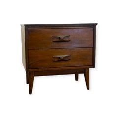 Vintage Mid Century Modern Walnut 2-Drawer Nightstand / End Table.
