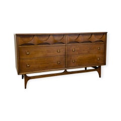 Vintage Broyhill Premier Brasilia Mid-Century Modern 6-Drawer Dresser.