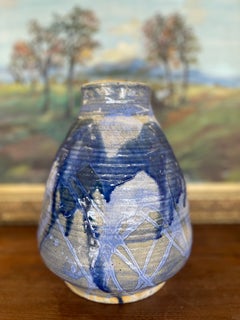 Vaso in ceramica artistica firmato, con un'espressiva smaltatura blu a gocce.