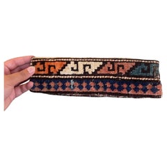 Estuche vintage para lápices y utensilios, tejido a mano al estilo kilim, con motivos geométricos tribales.