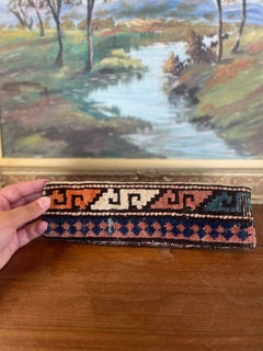 Estuche vintage para lápices y utensilios, tejido a mano al estilo kilim, con motivos geométricos tribales.
