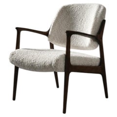Poltrona vintage scandinava in teak e tessuto bouclé bianco di Inge Andersson