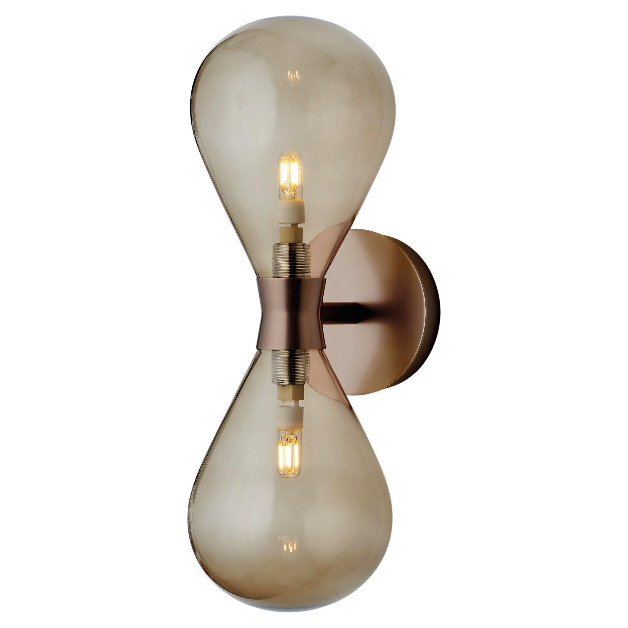 Applique double Cintola en bronze satiné avec globes en verre soufflé à la main en bronze en vente