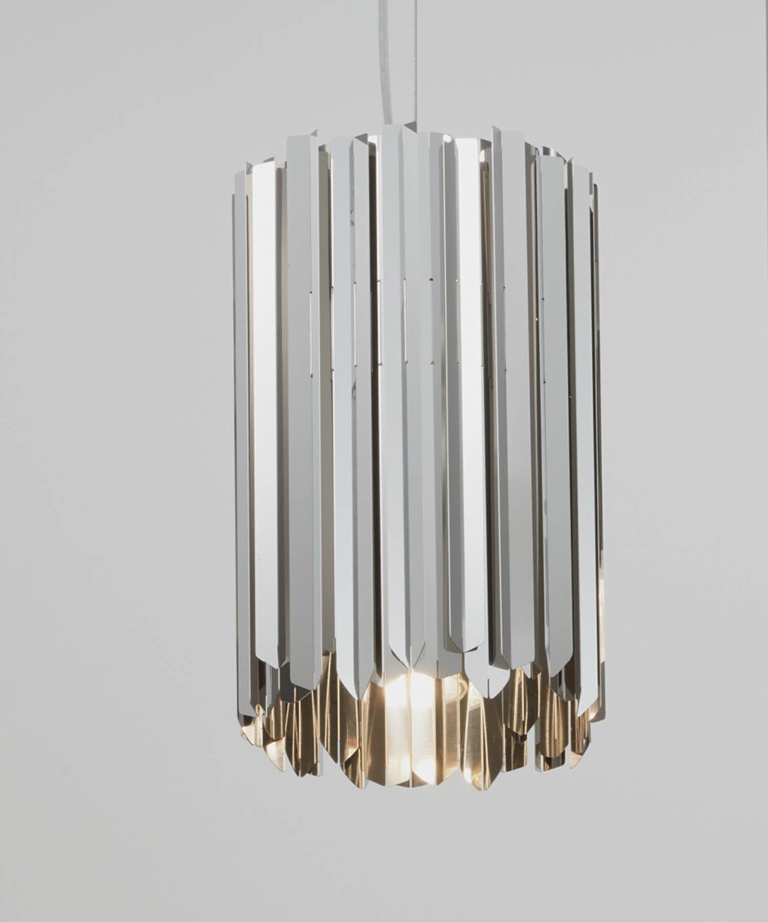 Pendentif Facet en or satiné, homologué UL par Tom Kirk Neuf - En vente à London, GB