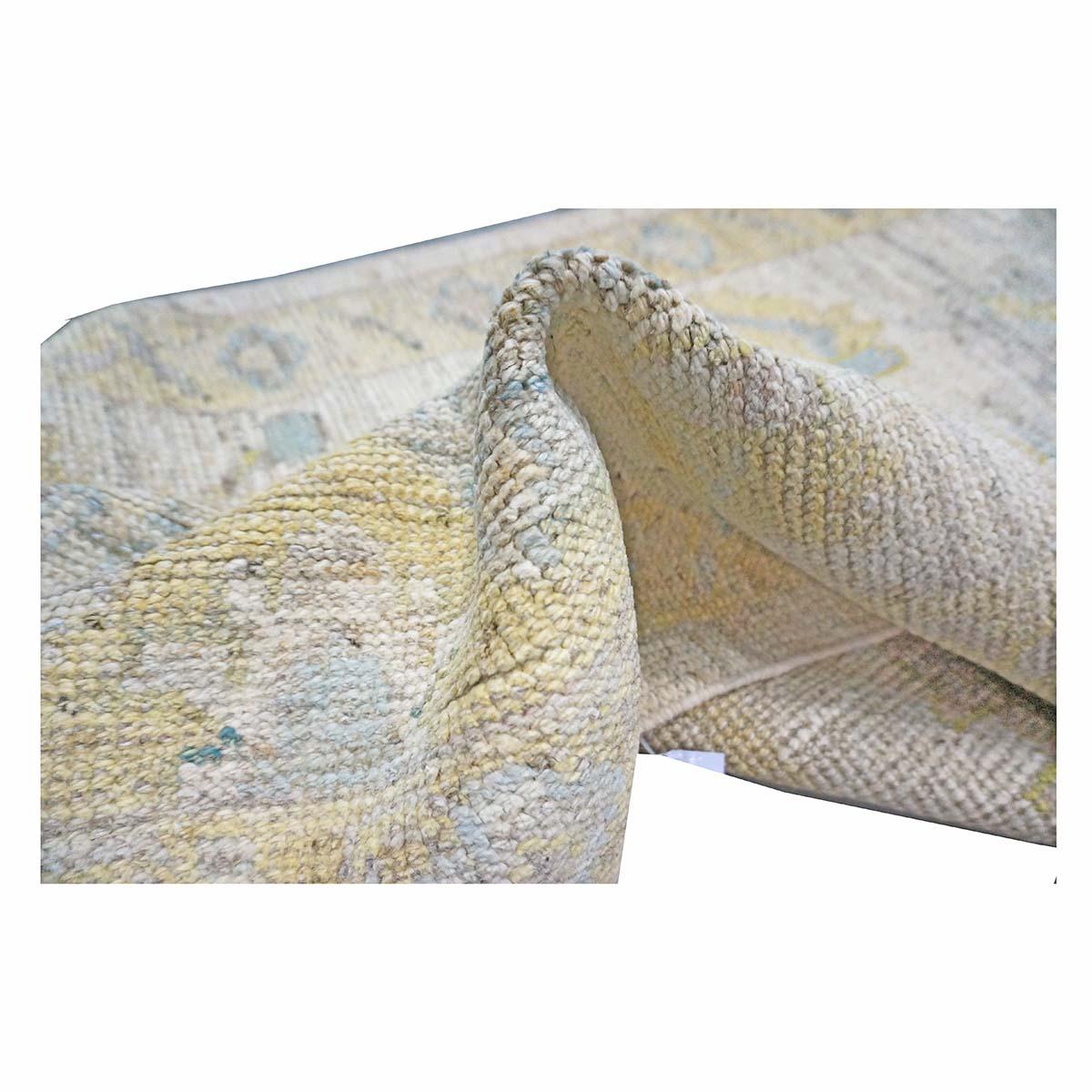 21e siècle Tapis de course turc Oushak 3X18 or, ivoire et anthracite fait à la main en vente 2