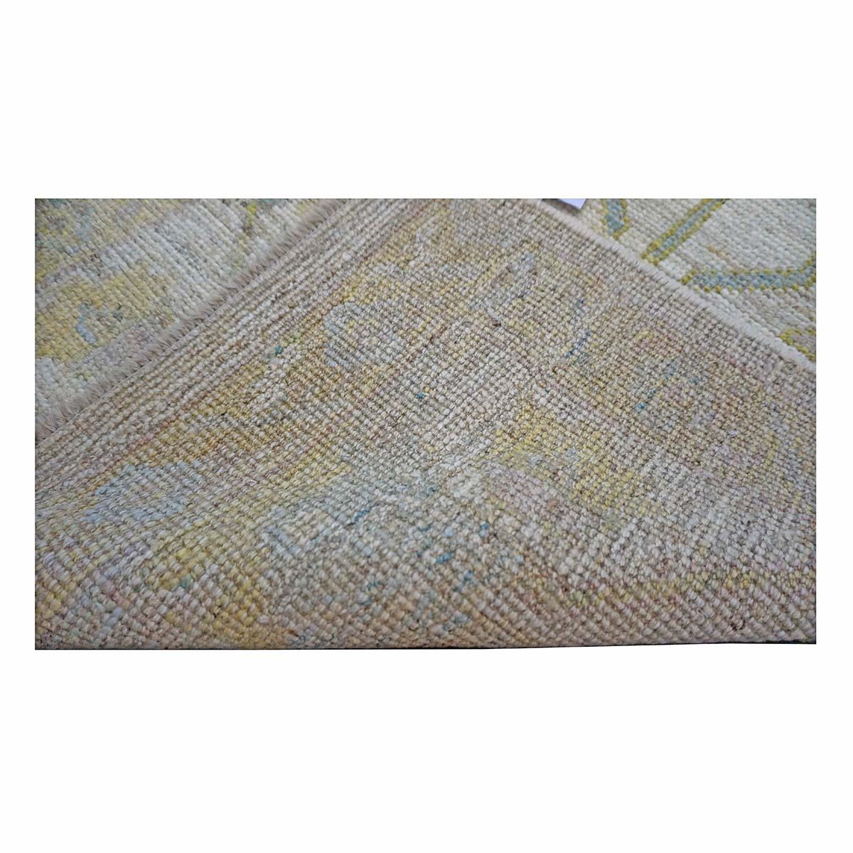21e siècle Tapis de course turc Oushak 3X18 or, ivoire et anthracite fait à la main en vente 3