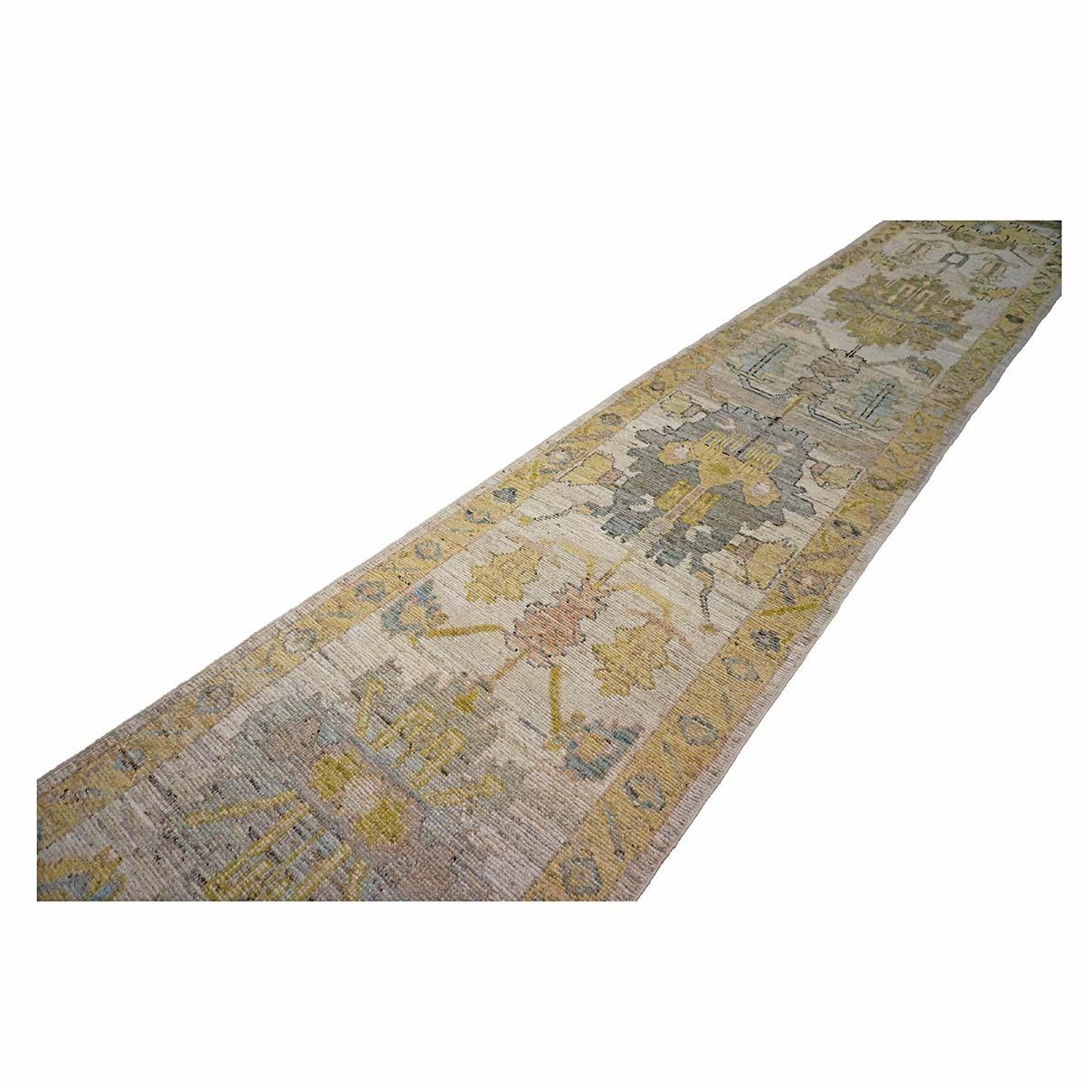 Tissé à la main 21e siècle Tapis de course turc Oushak 3X18 or, ivoire et anthracite fait à la main en vente