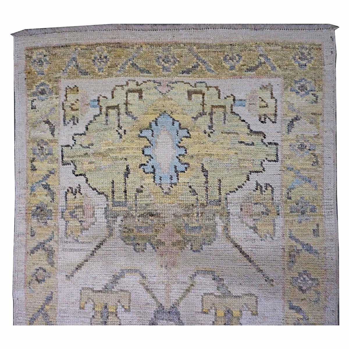 XXIe siècle et contemporain 21e siècle Tapis de course turc Oushak 3X18 or, ivoire et anthracite fait à la main en vente
